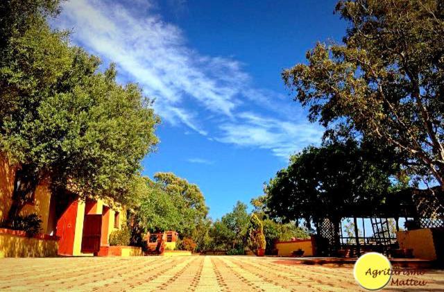 Bed and Breakfast Agriturismo E Antica Fattoria Matteu Теулада Екстер'єр фото